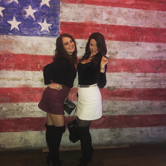 Meet your Posher, Joni 🐱👠👗💃🏻 - Picture 3 of 3